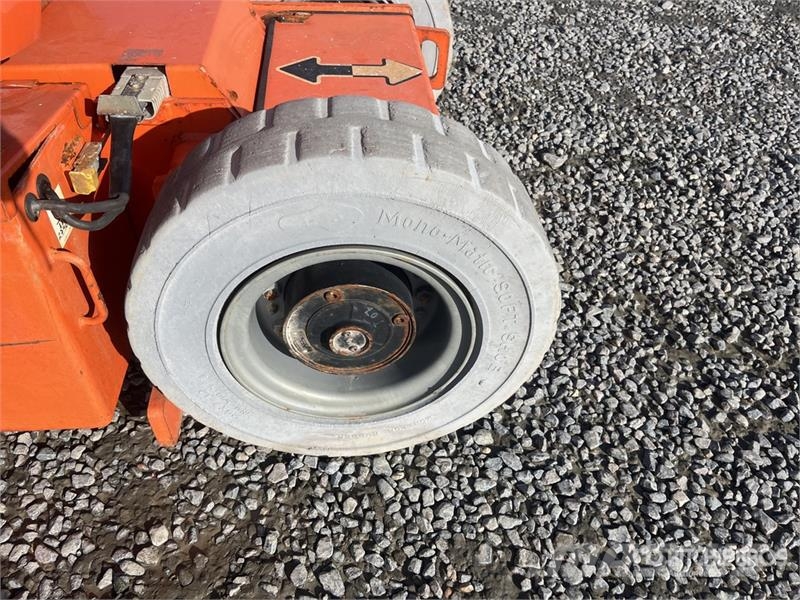 JLG E300AJP 2WD Electric Articulating Boom Lift ブームリフト 屈伸型