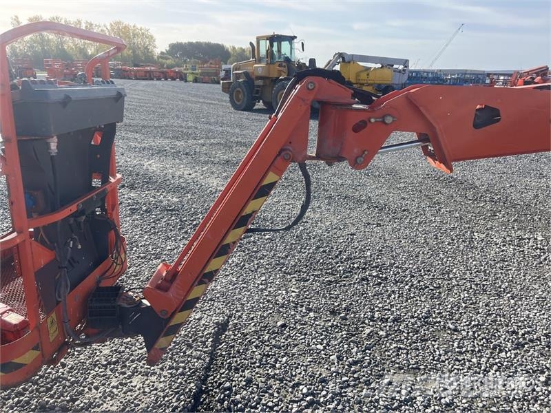 JLG E300AJP 2WD Electric Articulating Boom Lift ブームリフト 屈伸型