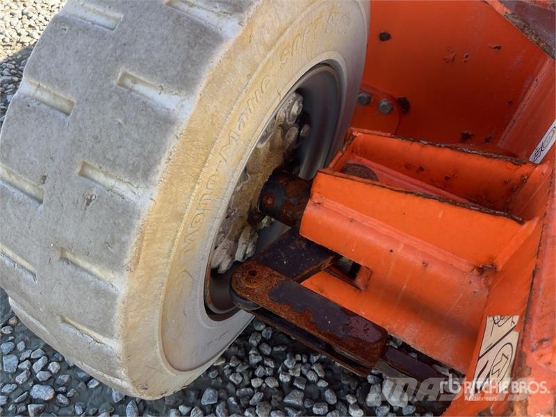 JLG E300AJP 2WD Electric Articulating Boom Lift ブームリフト 屈伸型