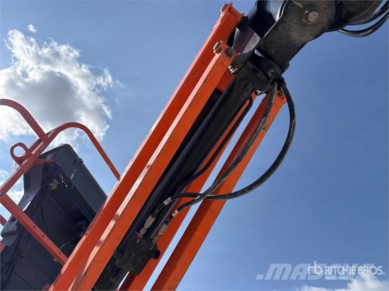 JLG E400AJP Kuukulkijat