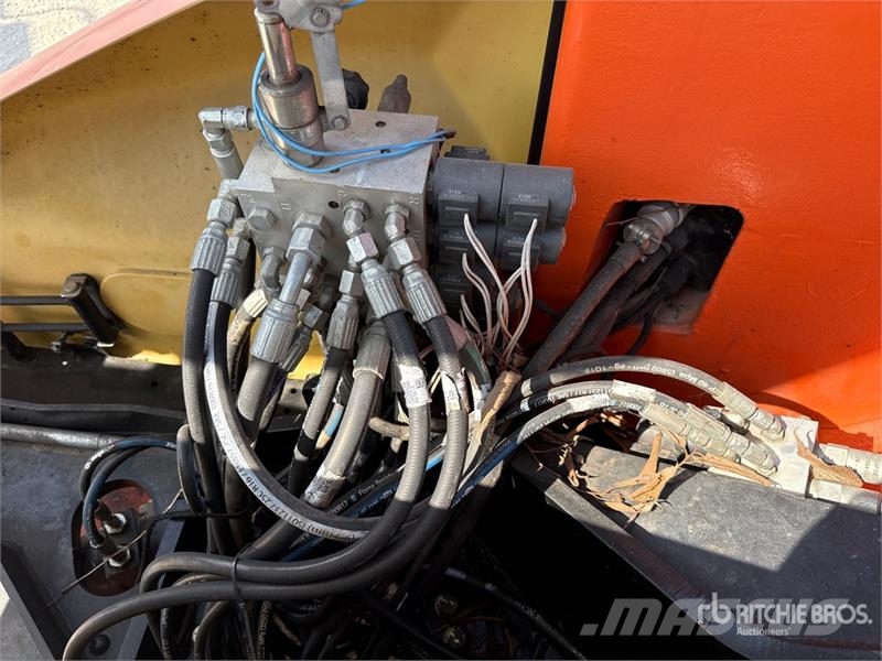 JLG E400AJP Kuukulkijat