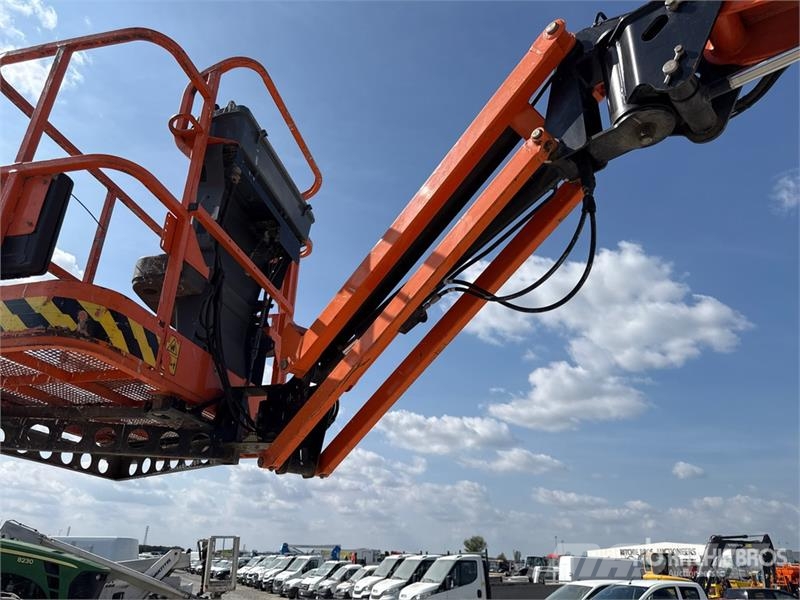 JLG E400AJP Kuukulkijat