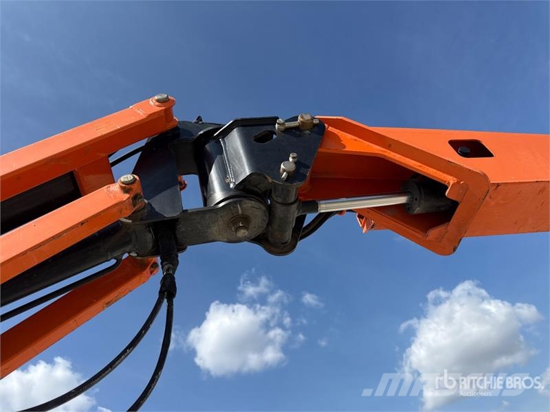 JLG E400AJP Kuukulkijat