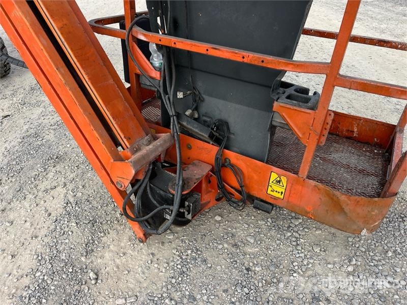 JLG E450A Plataformas con brazo de elevación manual