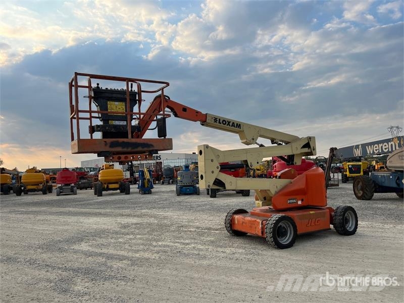 JLG E450A Plataformas con brazo de elevación manual