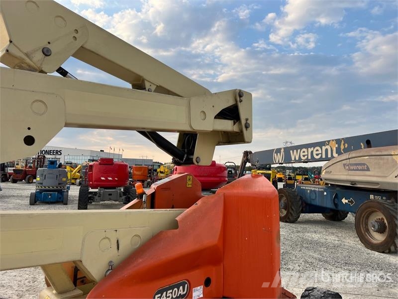 JLG E450A Plataformas con brazo de elevación manual