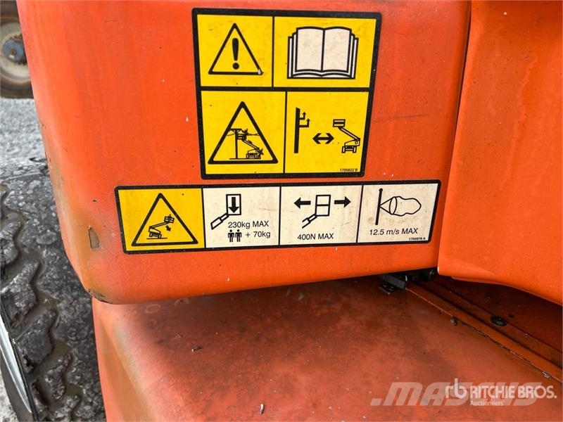 JLG E450A Plataformas con brazo de elevación manual