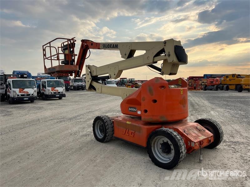 JLG E450A Plataformas con brazo de elevación manual
