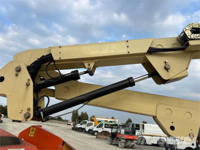 JLG E450A Plataformas con brazo de elevación manual