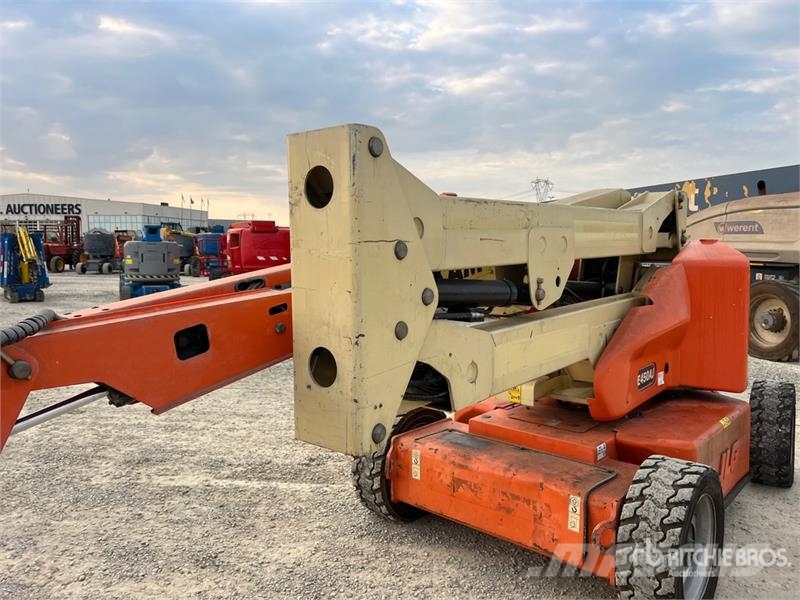 JLG E450A Plataformas con brazo de elevación manual