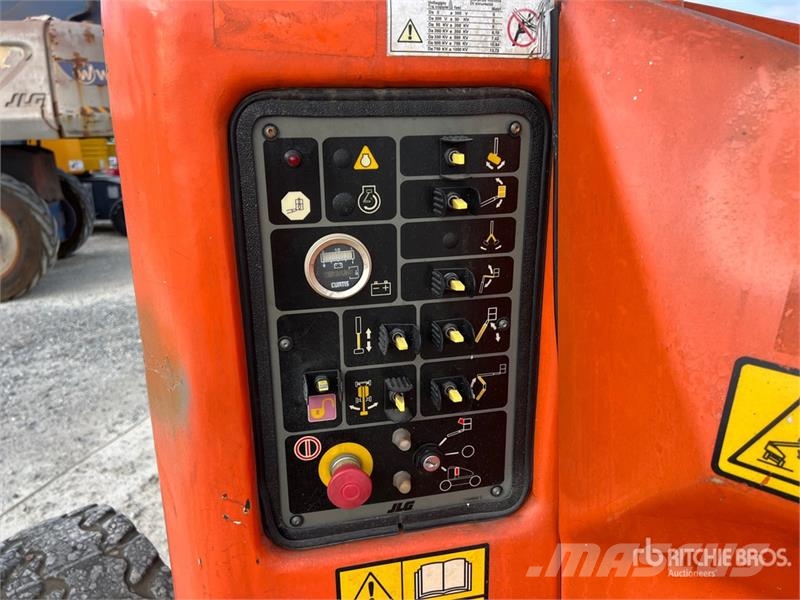 JLG E450A Plataformas con brazo de elevación manual