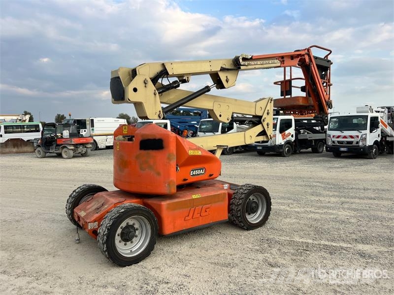JLG E450A Plataformas con brazo de elevación manual