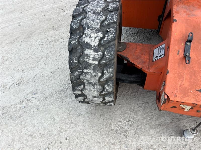 JLG E450A Plataformas con brazo de elevación manual