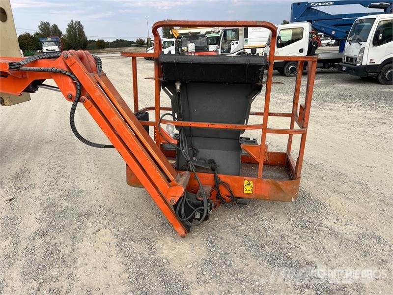 JLG E450A Plataformas con brazo de elevación manual