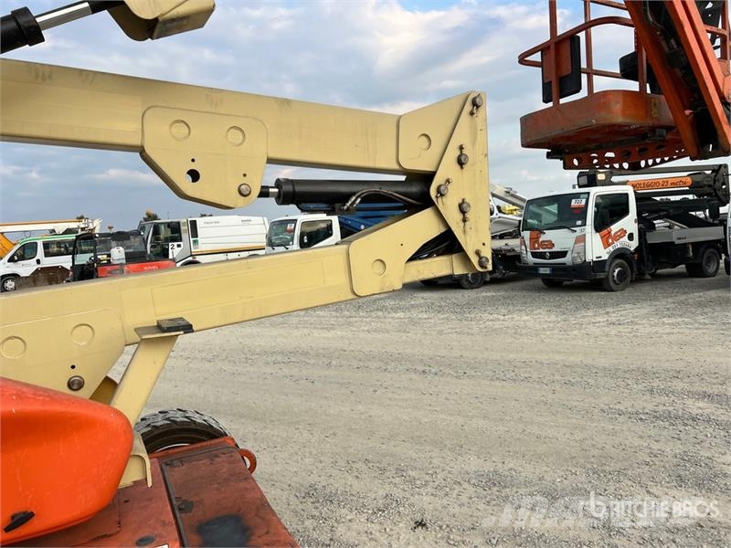 JLG E450A Plataformas con brazo de elevación manual
