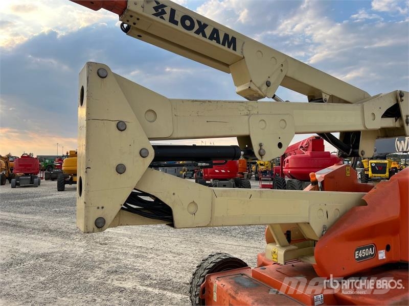 JLG E450A Plataformas con brazo de elevación manual
