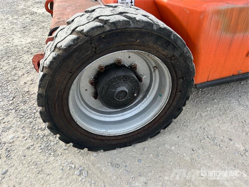 JLG E450A Plataformas con brazo de elevación manual