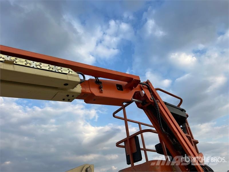 JLG E450A Plataformas con brazo de elevación manual