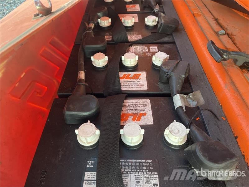 JLG E450AJ 2WD Electric Articulating Boom Lift 曲臂高空工作平台