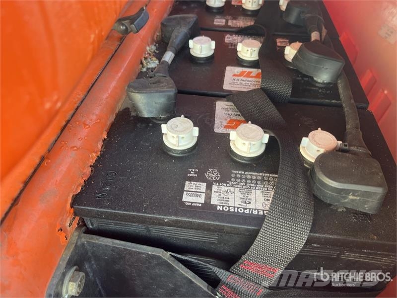 JLG E450AJ 2WD Electric Articulating Boom Lift 曲臂高空工作平台