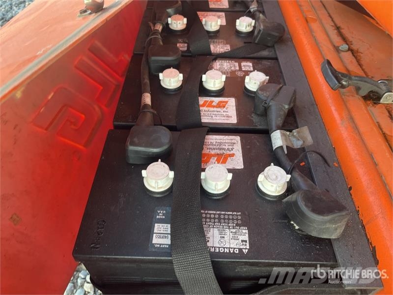 JLG E450AJ 2WD Electric Articulating Boom Lift 曲臂高空工作平台