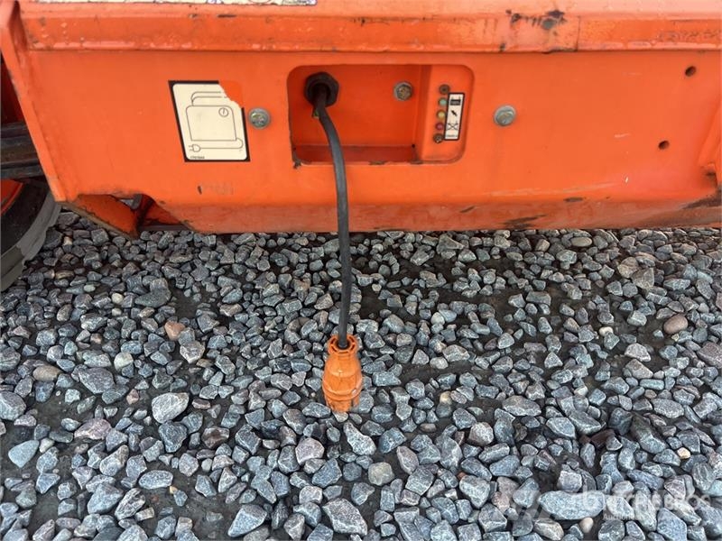 JLG E450AJ 2WD Electric Articulating Boom Lift 曲臂高空工作平台
