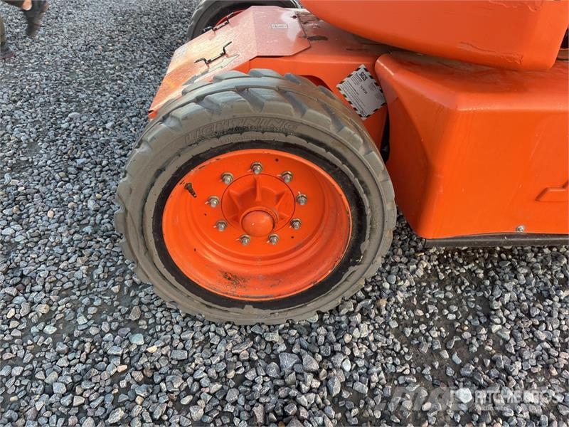 JLG E450AJ 2WD Electric Articulating Boom Lift 曲臂高空工作平台