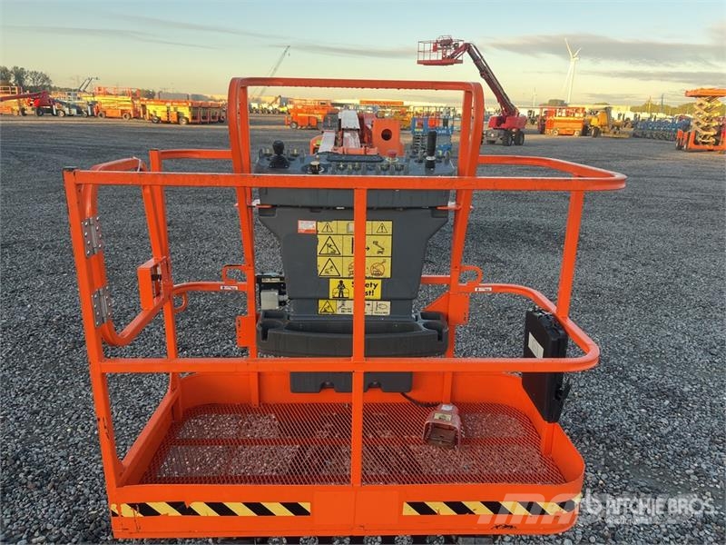 JLG E450AJ 2WD Electric Articulating Boom Lift 曲臂高空工作平台