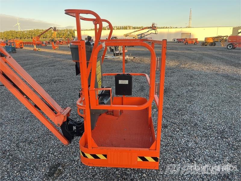 JLG E450AJ 2WD Electric Articulating Boom Lift 曲臂高空工作平台