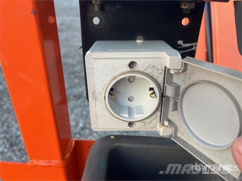 JLG E450AJ 2WD Electric Articulating Boom Lift 曲臂高空工作平台
