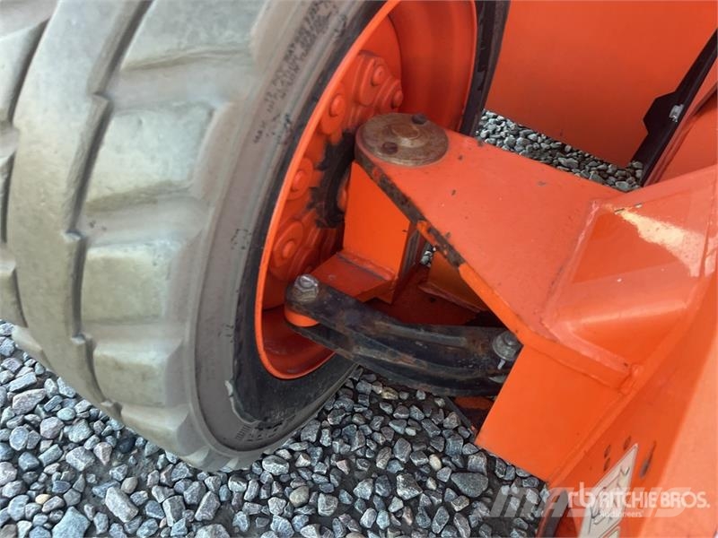 JLG E450AJ 2WD Electric Articulating Boom Lift 曲臂高空工作平台