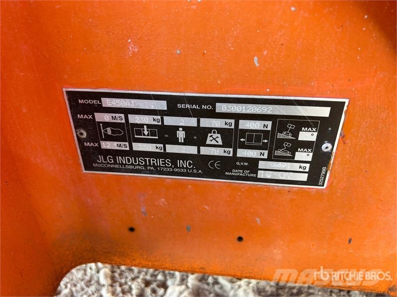 JLG E450AJ Articulating Boom Lift Iseliikuvad poomtõstukid