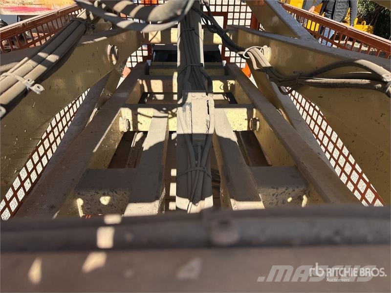 JLG M4069 Bi-Energy Scissor Lift Škarjaste dvižne ploščadi