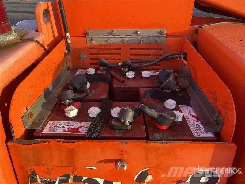 JLG M600JP 2WD Electric Articulating Boom Lift 관절형 전동이동 리프트