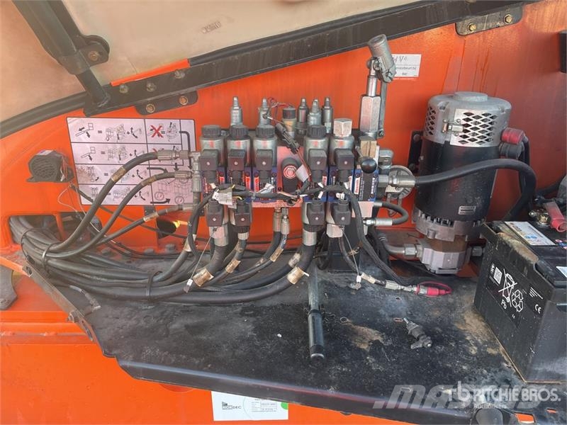 JLG M600JP 2WD Electric Articulating Boom Lift 관절형 전동이동 리프트