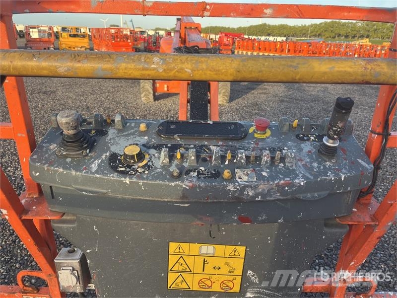 JLG M600JP 2WD Electric Articulating Boom Lift 관절형 전동이동 리프트