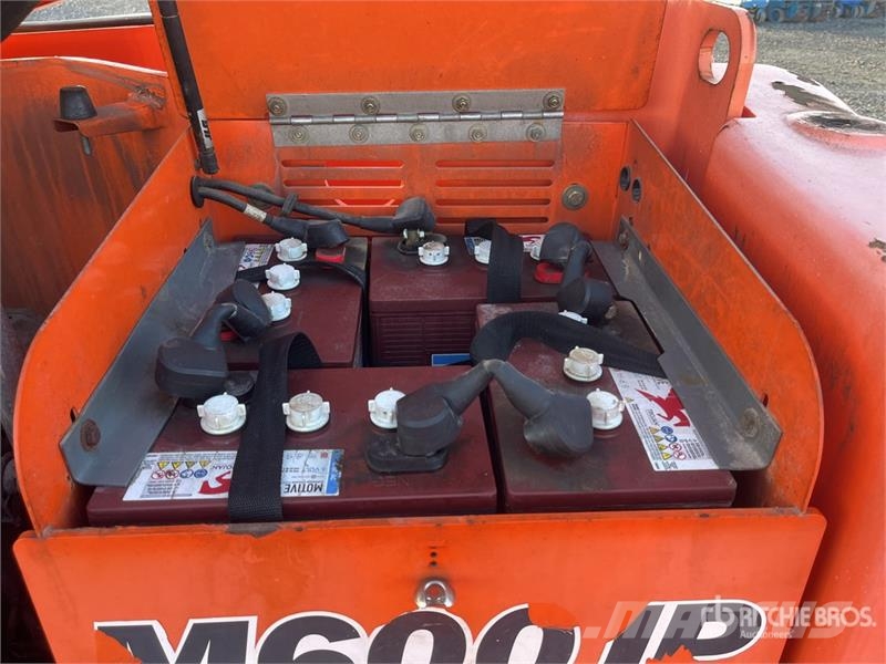 JLG M600JP 2WD Electric Articulating Boom Lift 관절형 전동이동 리프트
