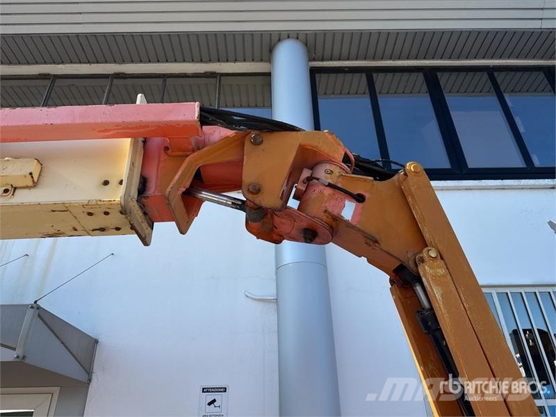 JLG M600JP 4WD Electric Telescopic Boom Lift (Inoperab Teleskopske dvižne ploščadi
