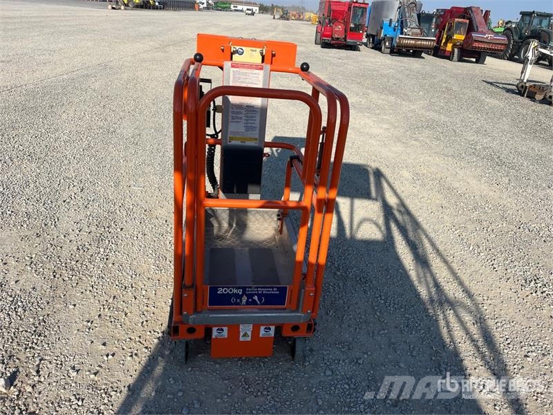 JLG NANO 830SP Vertical Mast Lift Személyemelők