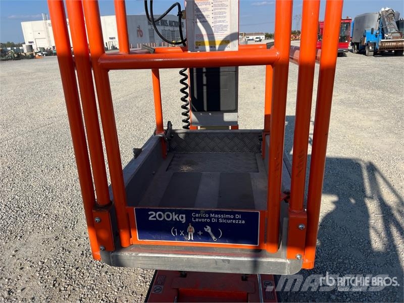 JLG NANO 830SP Vertical Mast Lift Személyemelők
