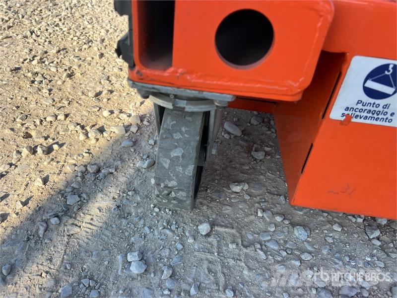 JLG NANO 830SP Vertical Mast Lift Személyemelők