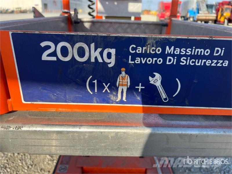 JLG NANO 830SP Vertical Mast Lift Személyemelők