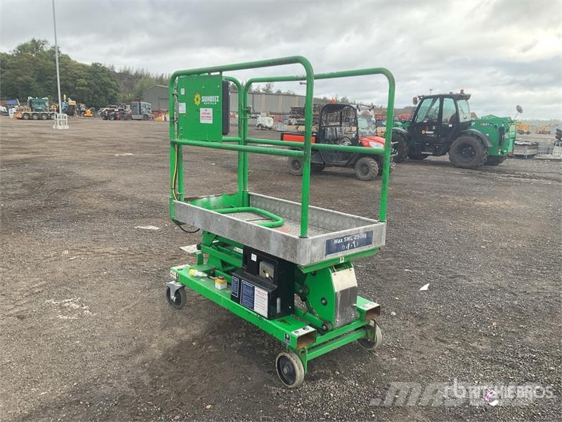 JLG Power Tower Electric Scissor Lift Makazaste platforme