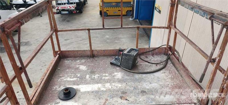 JLG RT4394 Scissor Lift (Inoperable) رافعات مقصية الشكل