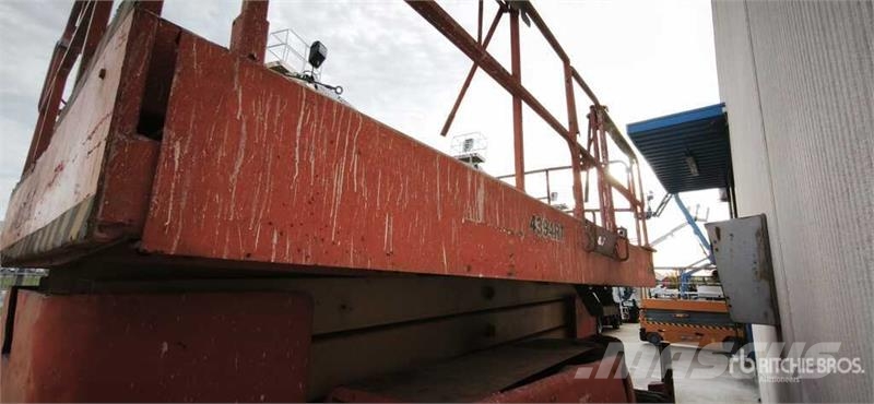 JLG RT4394 Scissor Lift (Inoperable) رافعات مقصية الشكل