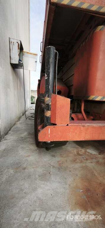 JLG RT4394 Scissor Lift (Inoperable) رافعات مقصية الشكل
