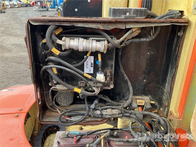 JLG Toucan 12e Plus Vertical Mast Lift رافعات السارية الرأسية