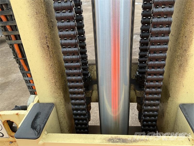 JLG Toucan 12e Plus Vertical Mast Lift رافعات السارية الرأسية