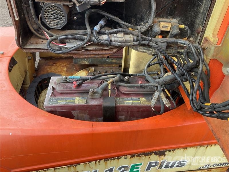 JLG Toucan 12e Plus Vertical Mast Lift رافعات السارية الرأسية