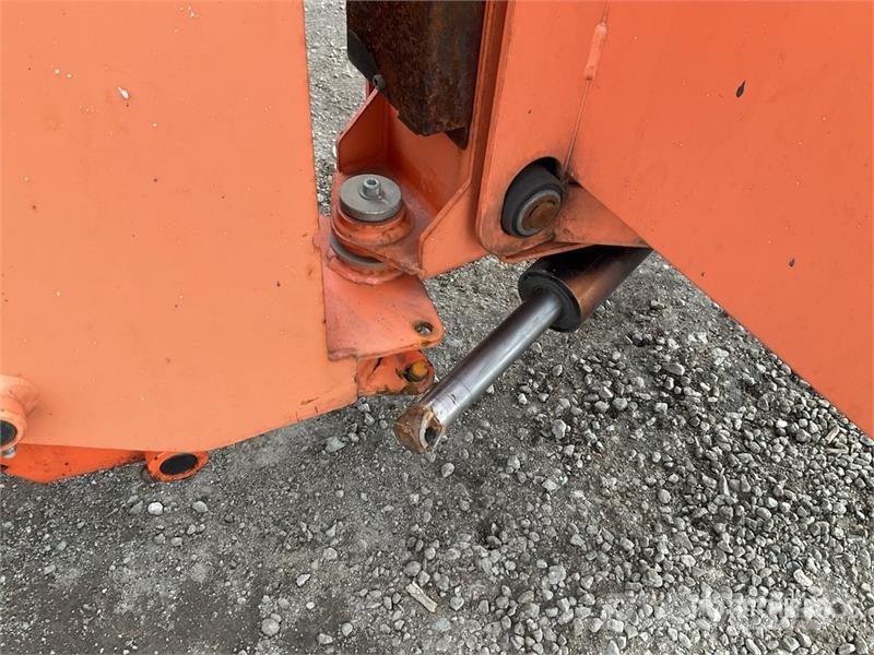 JLG Toucan 12e Plus Vertical Mast Lift رافعات السارية الرأسية